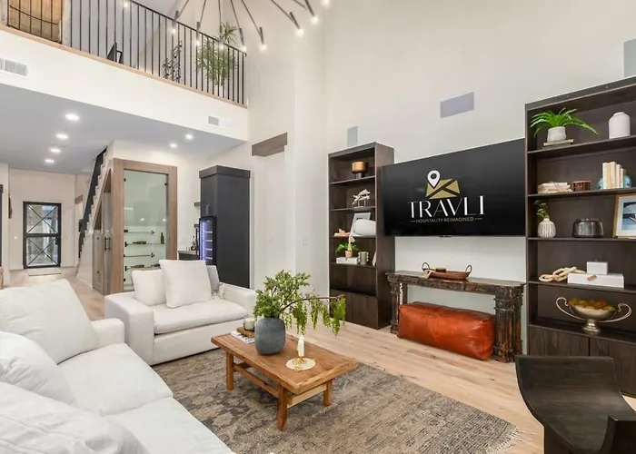 Stonewood Villa-ultralux 6br-5 Showers-htd Pool Holiday home Scottsdale