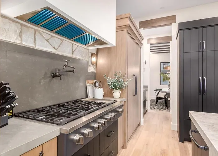 Holiday home Stonewood Villa-ultralux 6br-5 Showers-htd Pool
