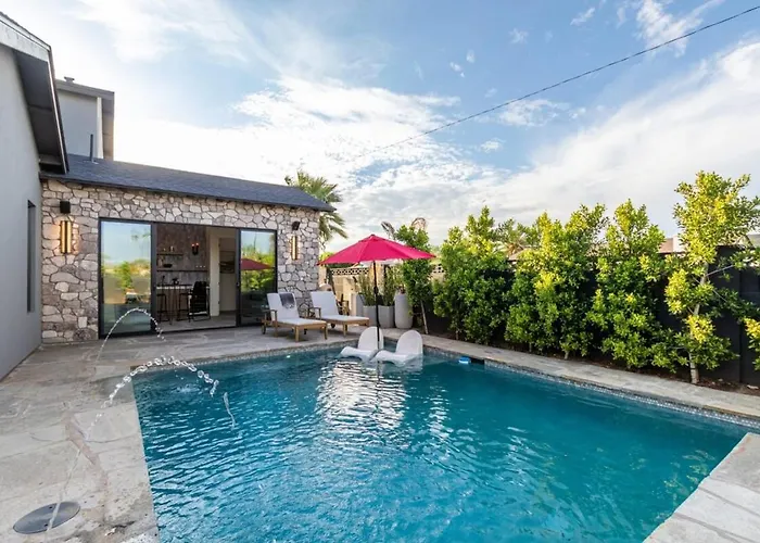Stonewood Villa-ultralux 6br-5 Showers-htd Pool Holiday home *